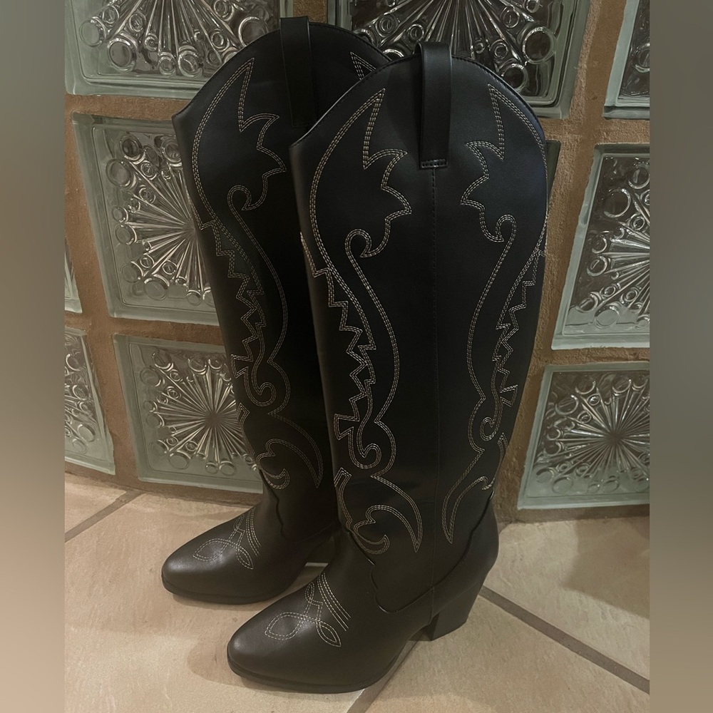 COWGIRL/COWBOY BOOTS